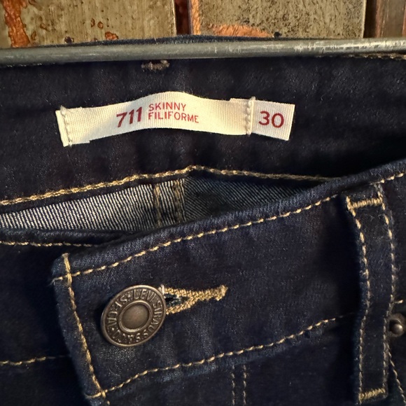 Levi’s Women's Dark Wash Jeans - Picture 2 of 3